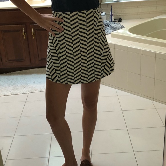 Patterned Zara skirt - Picture 3 of 4